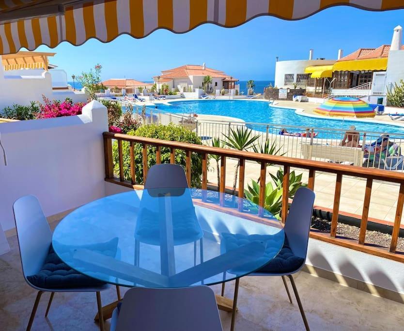 Stylish & Modern 1 Bedroom Suite On Frontline Of Playa Del Duque Costa Adeje  Bagian luar foto
