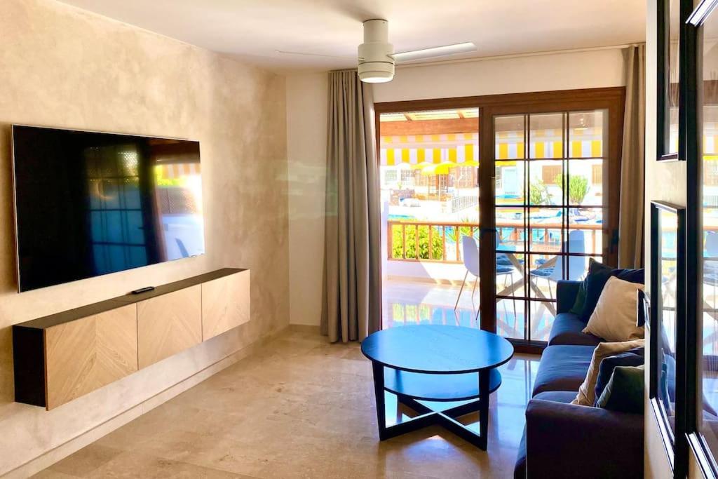Stylish & Modern 1 Bedroom Suite On Frontline Of Playa Del Duque Costa Adeje  Bagian luar foto