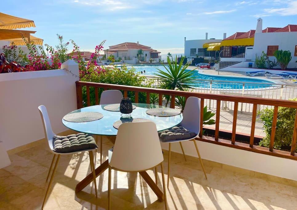 Stylish & Modern 1 Bedroom Suite On Frontline Of Playa Del Duque Costa Adeje  Bagian luar foto