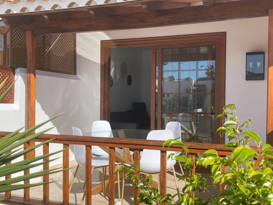 Stylish & Modern 1 Bedroom Suite On Frontline Of Playa Del Duque Costa Adeje  Bagian luar foto