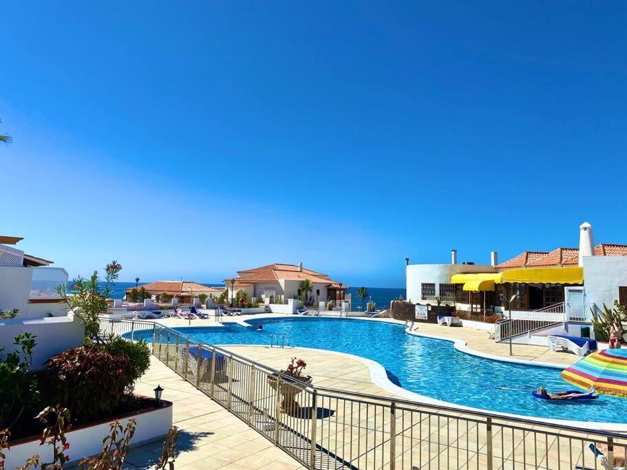 Stylish & Modern 1 Bedroom Suite On Frontline Of Playa Del Duque Costa Adeje  Bagian luar foto