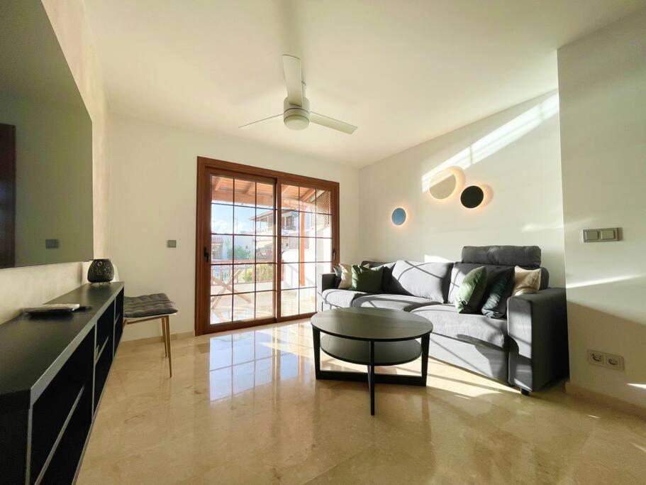 Stylish & Modern 1 Bedroom Suite On Frontline Of Playa Del Duque Costa Adeje  Bagian luar foto