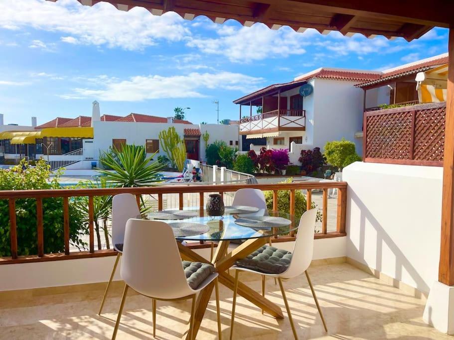 Stylish & Modern 1 Bedroom Suite On Frontline Of Playa Del Duque Costa Adeje  Bagian luar foto